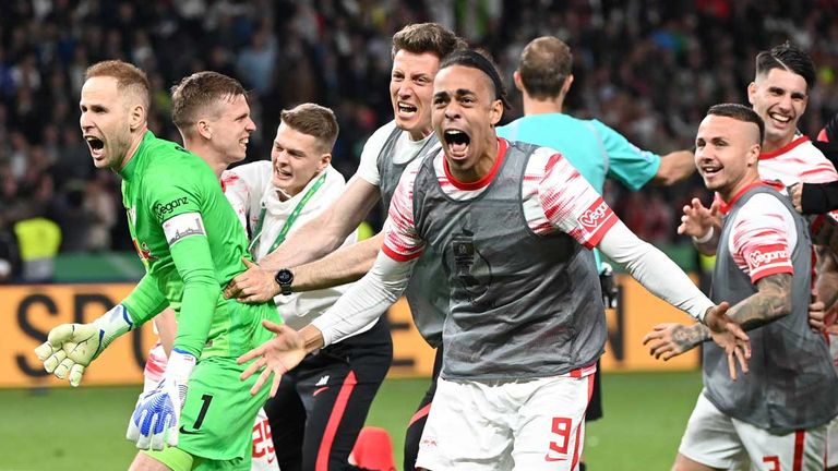 Drama gegen Freiburg! Leipzig gewinnt den DFB-Pokal im Elfmeterschießen.