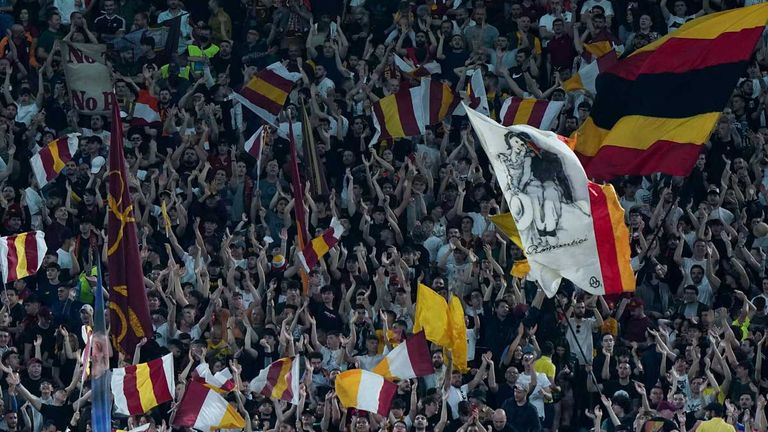 Einige Fans der AS Rom (hier beim Serie-A-Duell gegen Venedig) wurden vor dem Conference-League-Finale in Tirana aus Albanien ausgewiesen. 