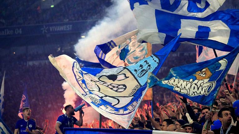 Der FC Schalke 04 feiert die Rückkehr in die Bundesliga.