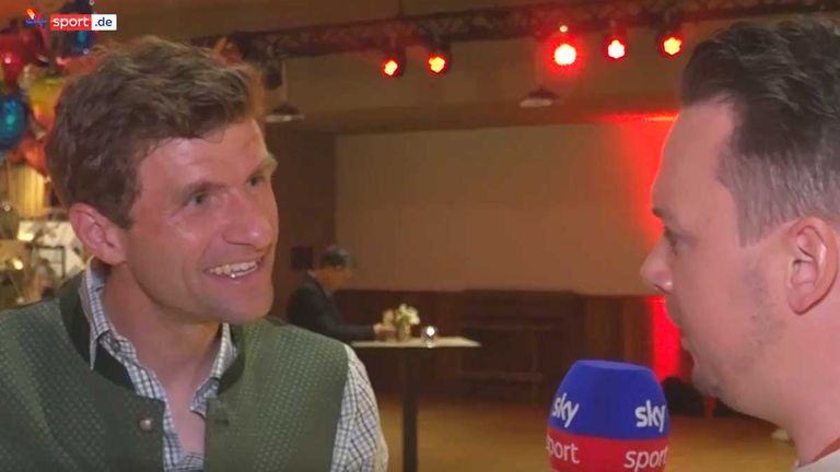 Sky Reporter Florian Plettenberg im Gespräch mit Bayern-Star Thomas Müller
