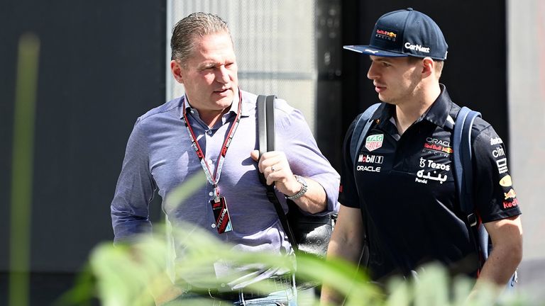 Ex-Rennfahrer Jos Verstappen ist mit der Red-Bull-Performance gegenüber seines Sohnes beim Grand Prix in Monaco nicht zufrieden.