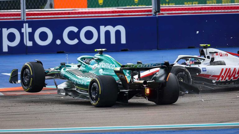 Sebastian Vettel und Mick Schumacher crashen beim Rennen in Miami kurz vor Schluss. 
