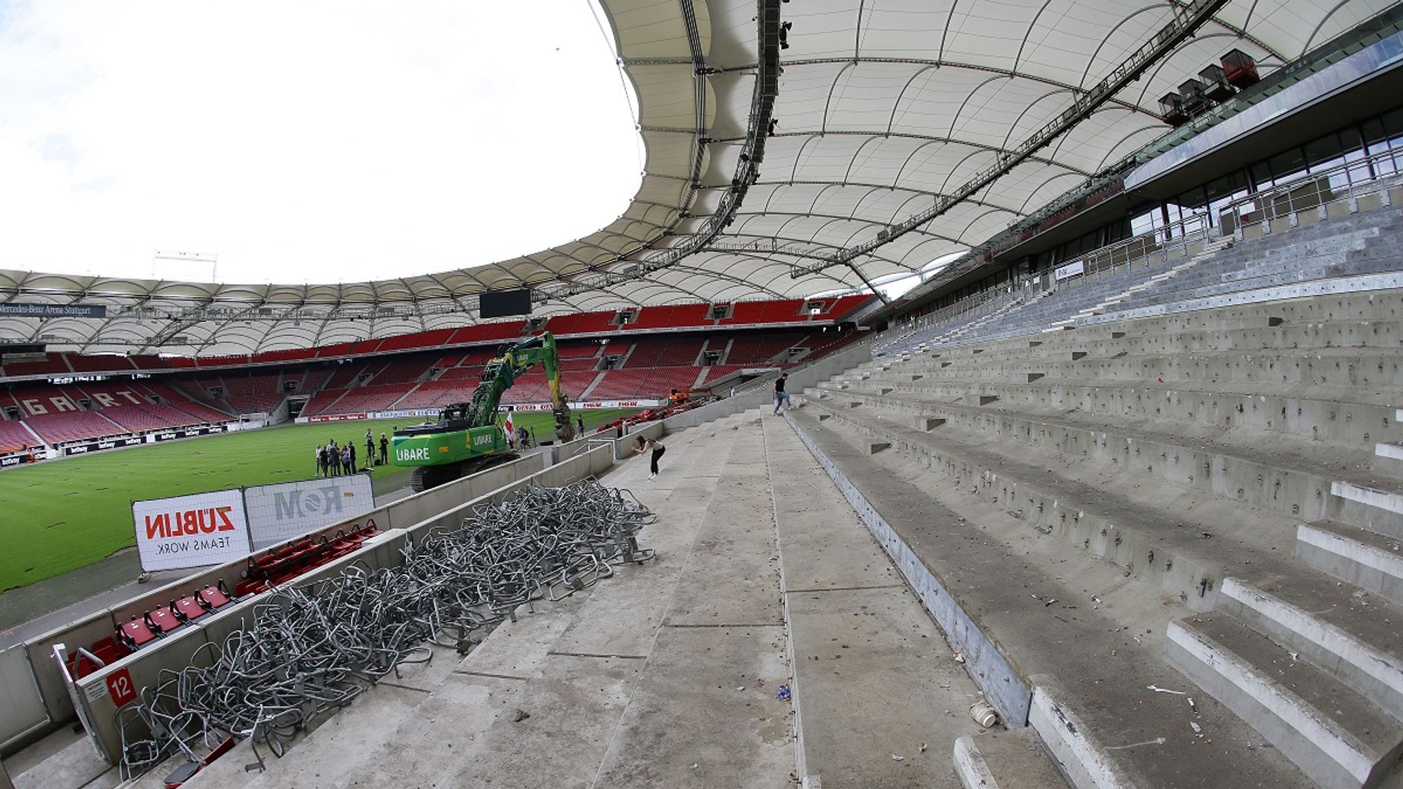 EURO 2024 Umbau der Stuttgarter MercedesBenzArena beginnt Fußball