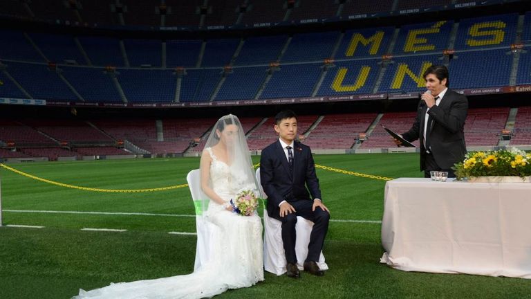 Ein paar erlebte 2015 seinen ganz speziellen Tag im Camp Nou. In Zukunft könnte das häufiger passieren. (Quelle: FC Barcelona @Twitter)