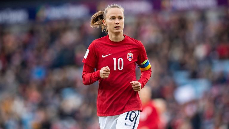 Caroline Graham Hansen (Norwegen/FC Barcelona): Eine der besten Flügelspielerin der Welt sticht immer wieder mit ihrem herausragenden Dribbling hervor. 2019 wechselte sie von Wolfsburg nach Barcelona und etablierte sich sofort als Schlüsselspielerin.