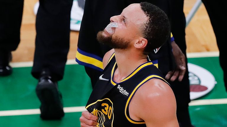 NBA-Star Stephen Curry steht den Warriors weiterhin zur Verfügung.