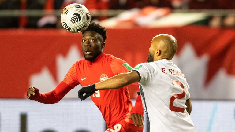 Alphonso Davies nimmt mit seinem Heimatland Kanada an der WM in Katar teil.