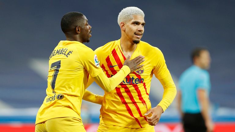 Ousmane Dembele und Ronald Araujo laufen auch in der kommenden Saison in auffälligen Farben für Barca auf.