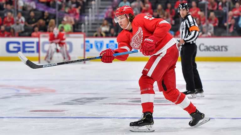 Der deutsche NHL-Star Moritz Seider von den Detroit Red Wings ist Rookie des Jahres.