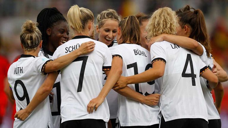 Klara Bühl erzielt gegen die Schweiz im letzten Spiel vor der EURO in England einen Dreierpack.