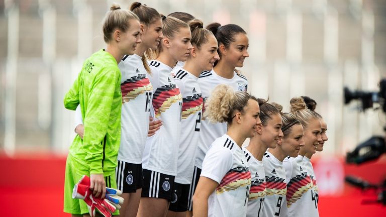 Den Nationalspielerinnen des DFB winkt eine Rekordprämie bei der EM in England.