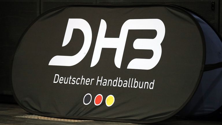 Deutschland, Stuttgart, 05.02.2021, Handball, EHF Euro 2022 EM Qualifikation, DHB Deutschland - Estland: DHB Deutscher Handballbund Schriftzug Logo Bild Foto Symbol Feature. Foto: Robin Rudel