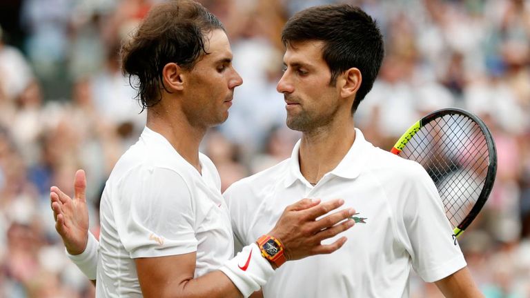Rafael Nadal (l.) und Novak Djokovic (r.) trafen zuletzt 2018 in Wimbledon aufeinander.
