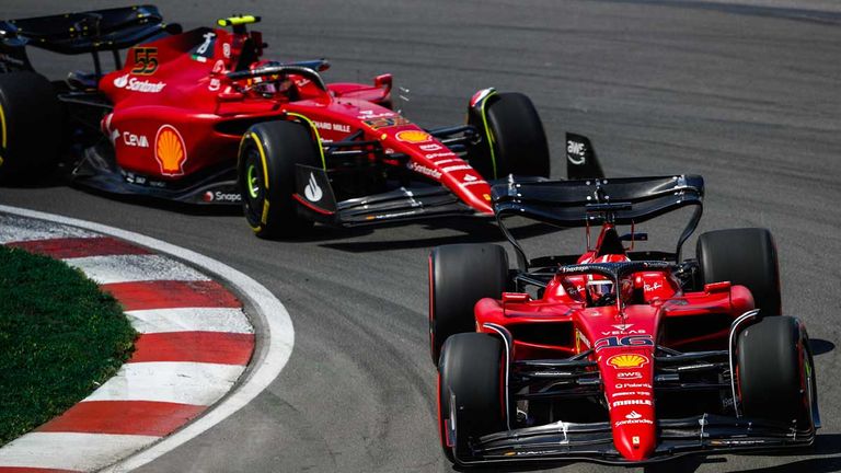 Carlos Sainz und Charles Leclerc werden in Silverstone mit einem neuen Heckflügel ins Rennen starten.