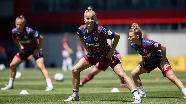 Giulia Gwinn vom FC Bayern sieht Handlungsbedarf in der Vermarktung des Frauenfußballs.