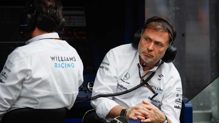 Williams-Boss Jost Capito spricht über seinen Piloten Nicholas Latifi und einen möglichen neuen Motorenpartner.