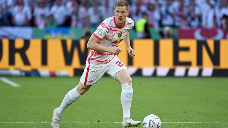 Marcel Halstenberg bleibt Pokalsieger RB Leipzig treu und verlängert seinen Vertrag.