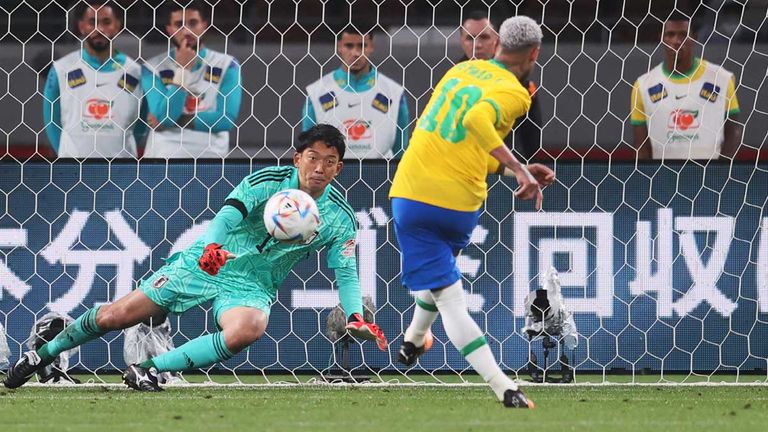 Neymar trifft gegen Japan eiskalt vom Punkt.