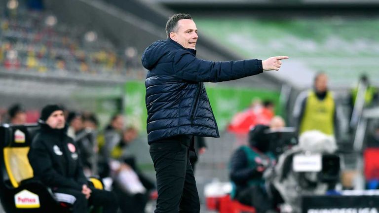 Ex-Düsseldorf-Coach Christian Preußer übernimmt nach Sky Informationen das Traineramt bei der U23 von Borussia Dortmund. 