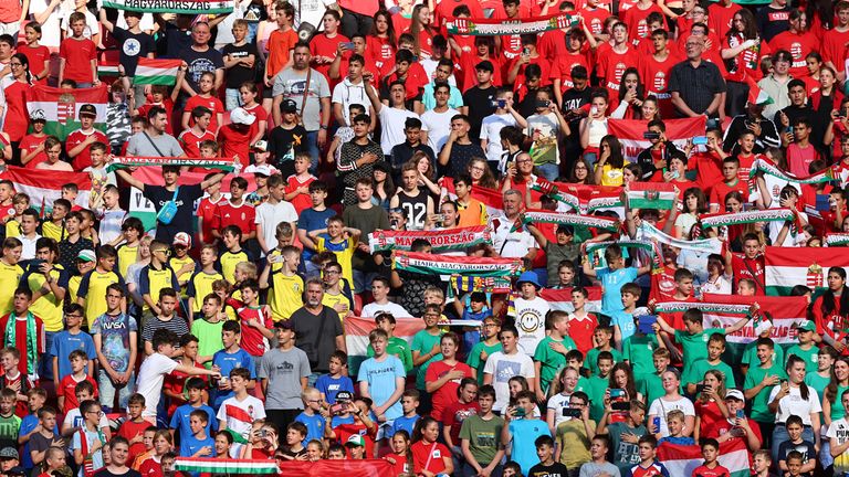 Zum Geisterspiel Ungarn gegen England kamen 30000 Zuschauer ins Stadion.