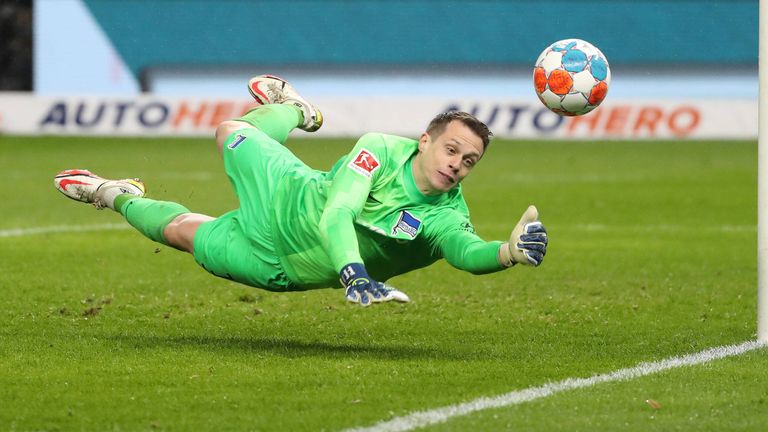 Alexander Schwolow wechselt wohl im zweiten Anlauf zu Schalke.