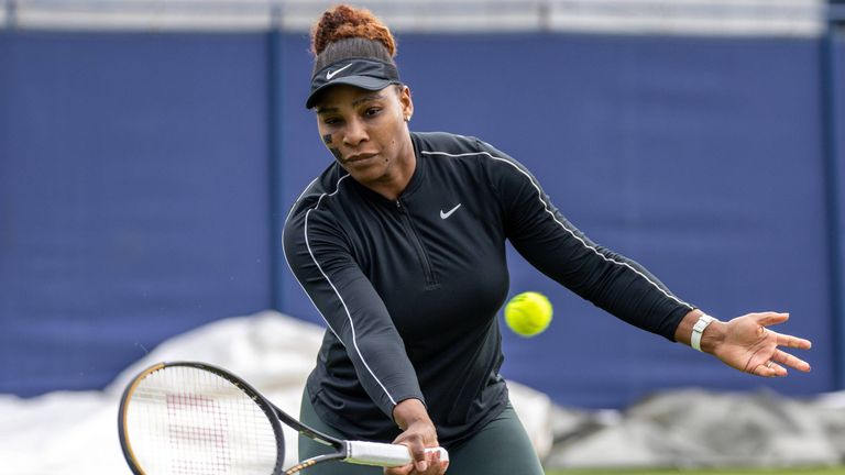 Serena Williams steht wieder auf dem Tennisplatz.