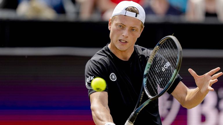 Tim Van Rijthoven gewinnt völlig überraschend sein erstes ATP-Turnier im Finale von &#39;s-Hertogenbosch gegen Daniil Medvedev.