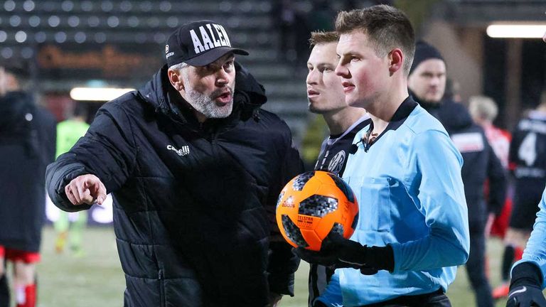 Trainer Uwe Wolf (l.) wurde vom DFB lange gesperrt.
