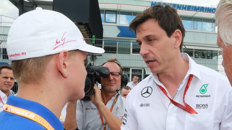 Toto Wolff stärkt Mick Schumacher den Rücken.