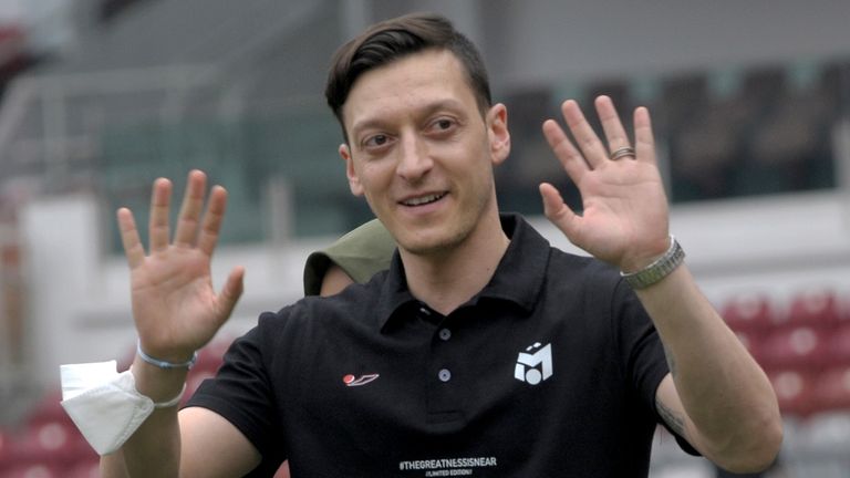 Mesut Özil könnte nach seiner aktiven Fußballer-Karriere in den E-Sport wechseln.