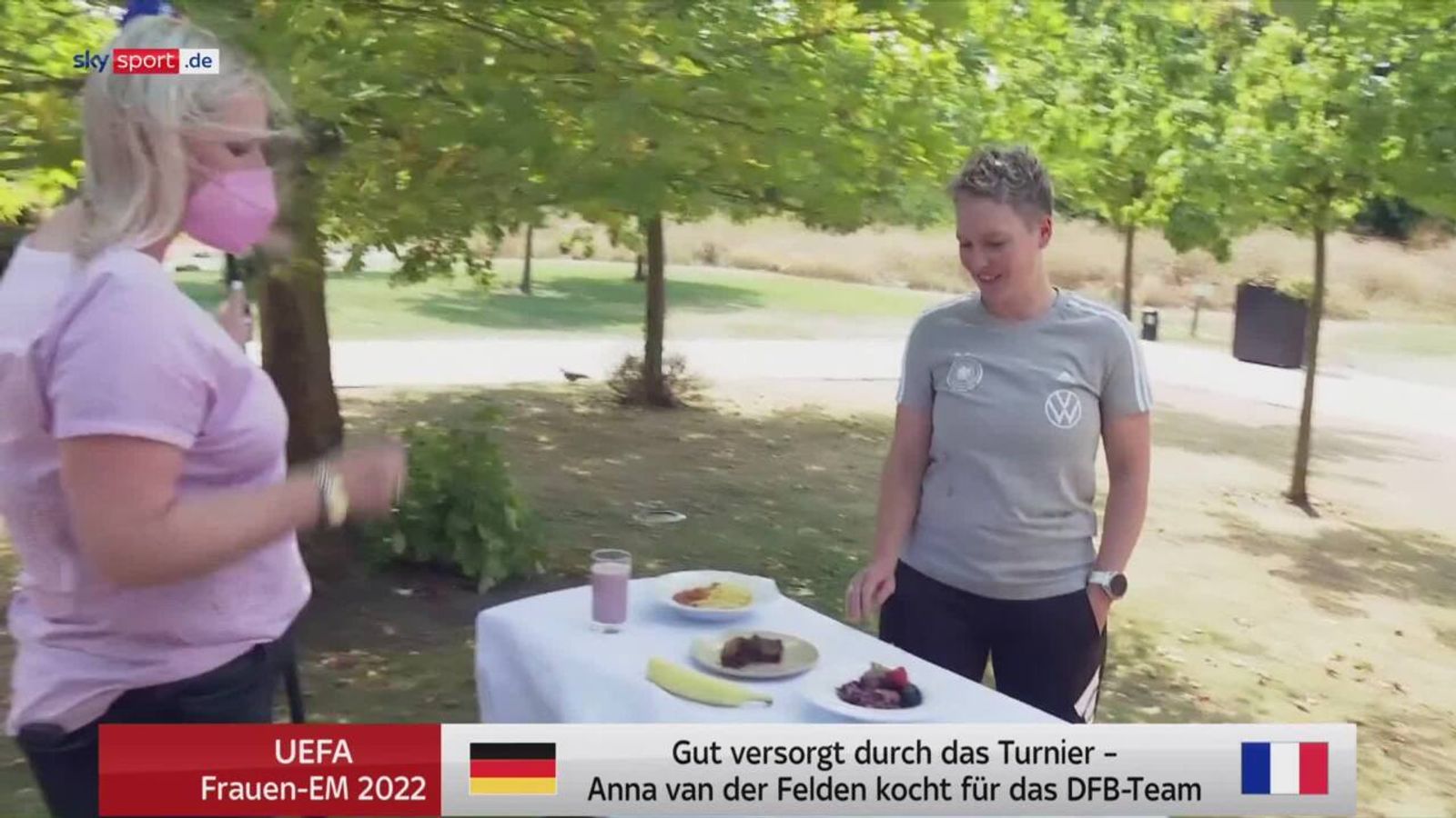 DFBFrauen Anna van der Felden kocht für das DFBTeam Fußball News Sky Sport