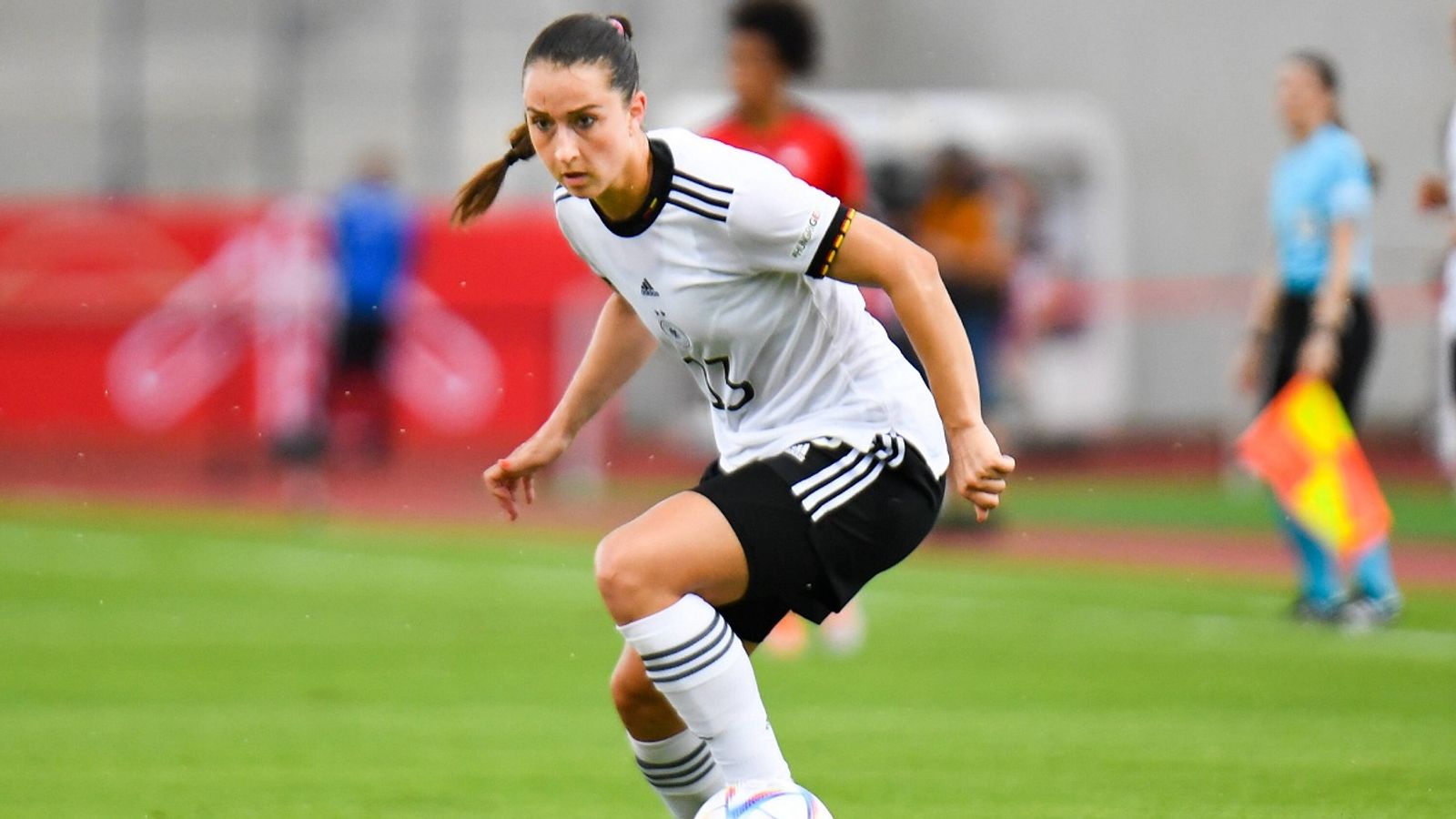 Frauen-EM Vor Auftakt gegen Dänemark Sorgen um DFB-Star Däbritz Fußball News Sky Sport