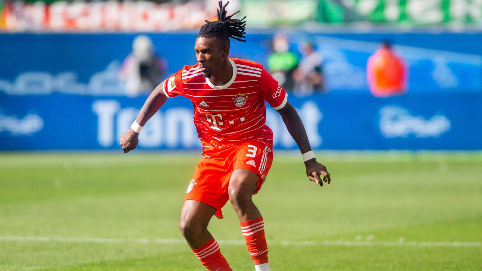 FC Bayern Transfer News Omar Richards bei Nottingham Forest auf der