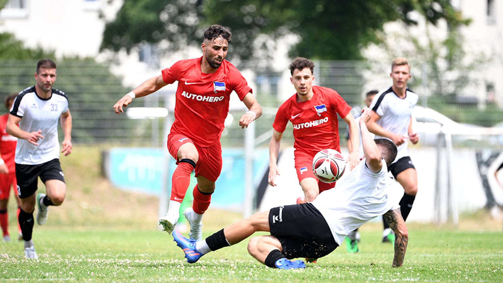 hertha-bsc-internet-star-nader-el-jindaoui-sorgt-f-r-spielabbruch