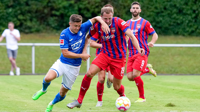 1. FC HEIDENHEIM: Das neue Trikot der Schwaben kostet 74,95€.