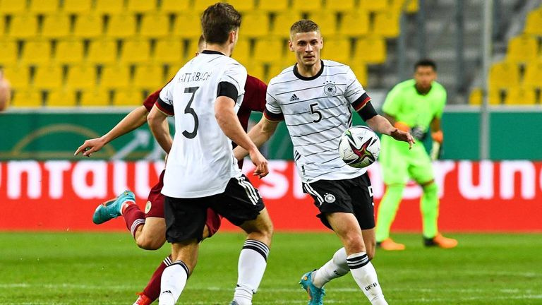 Marton Dardai (Hertha BSC): Der 20-Jährige spielt derzeit für die deutsche U21-Auswahl, hat aber auch die die Möglichkeit, wie sein Vater Pal eine Karriere in der ungarischen Nationalmannschaft zu starten.