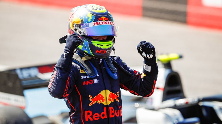 Der japanische Red-Bull-Junior Ayumu Iwasa hat das Hauptrennen in Le Castellet/Frankreich gewonnen.