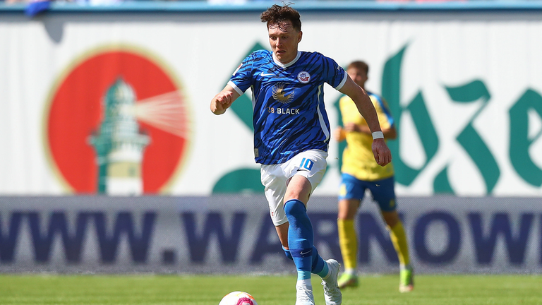 HANSA ROSTOCK: Das neue Trikot der Kogge kostet 74,90€.