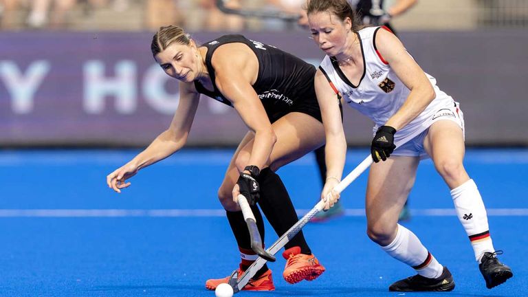 Die deutschen Hockey-Frauen erreichen erstmals seit 2010 das Halbfinale bei einer Weltmeisterschaft.