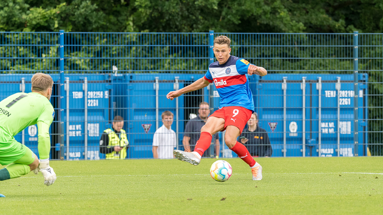 HOLSTEIN KIEL: Das neue Trikot der Störche kostet 80€.