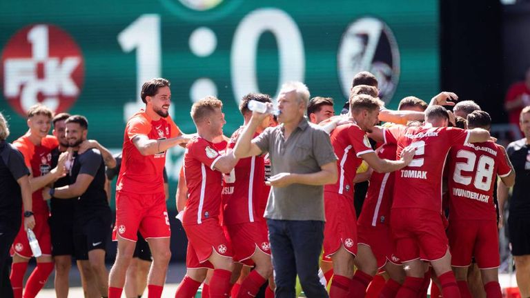 Der 1. FC Kaiserslautern schaltet den SC Freiburg aus.