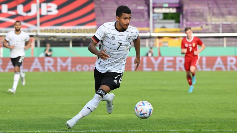 Ansgar Knauff (Eintracht Frankfurt, ausgeliehen von Borussia Dortmund): Der schnelle Rechtsaußen feierte im Oktober 2021 sein Debüt für die deutsche U21-Auswahl, besitzt aber auch einen ghanaischen Pass.