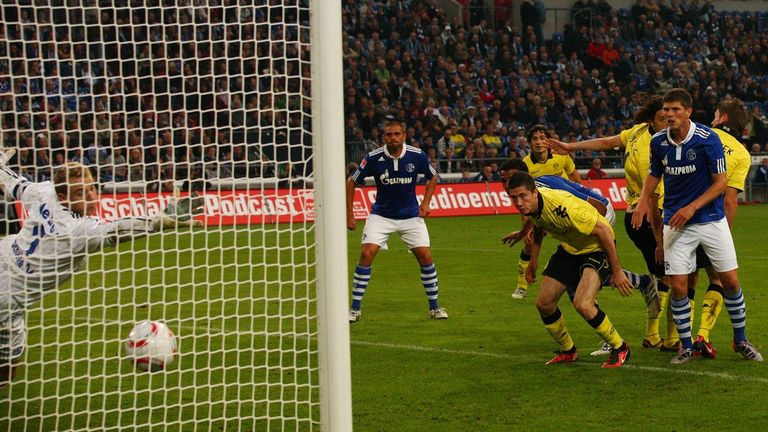 Erstes Bundesligator beim 3:0-Sieg gegen Schalke 2010/11 am 4. Spieltag