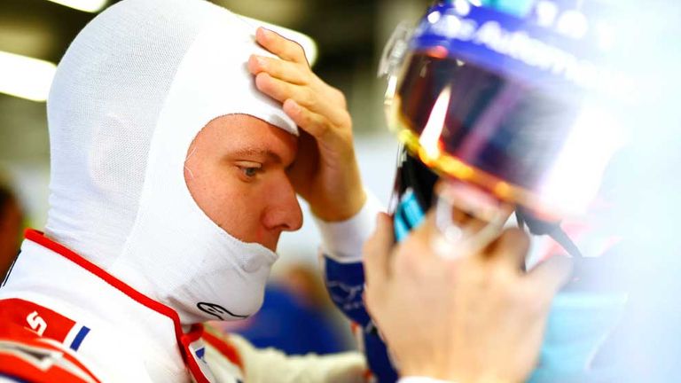 Mick Schumacher landet aufgrund eines Teamfehlers bei Haas im Qualifying in Silverstone nur auf Platz 19.