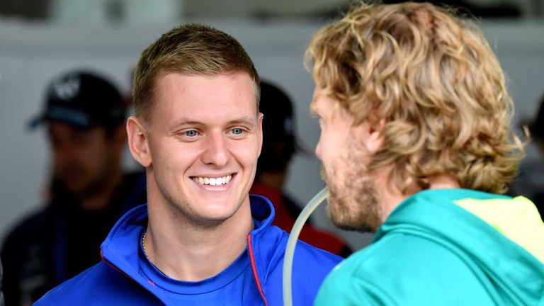 Wird Mick Schumacher (l.) Nachfolger von Sebastian Vettel bei Aston Martin?