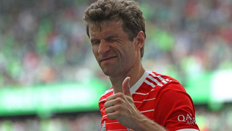 Thomas Müller schickt Lea Schüller nach ihrem positiven Coronatest Genesungswünsche.