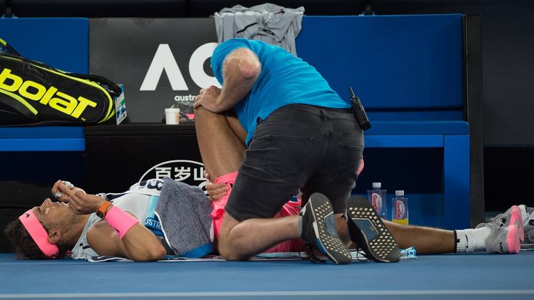 Bei den Australian Open 2018 wird Nadal wegen Problemen mit dem Hüftbeuger behandelt