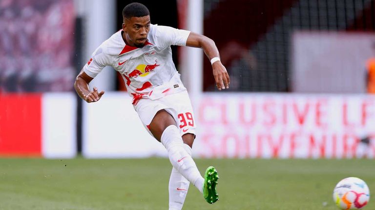 Benjamin Henrichs wird nach dem Abgang von Nordi Mukiele zu PSG viel Spielzeit auf der rechten Abwehrseite erhalten.