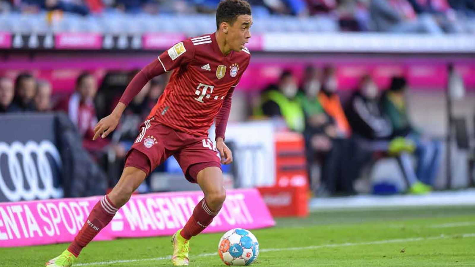 FC Bayern: Jamal Musiala Auf Den Spuren Von Maradona | Fußball News ...