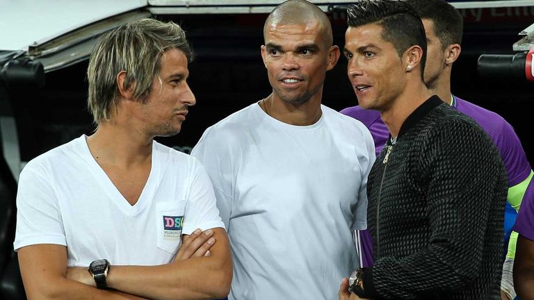 Fabio Coentrao (l.) beendete 2021 seine aktive Karriere.